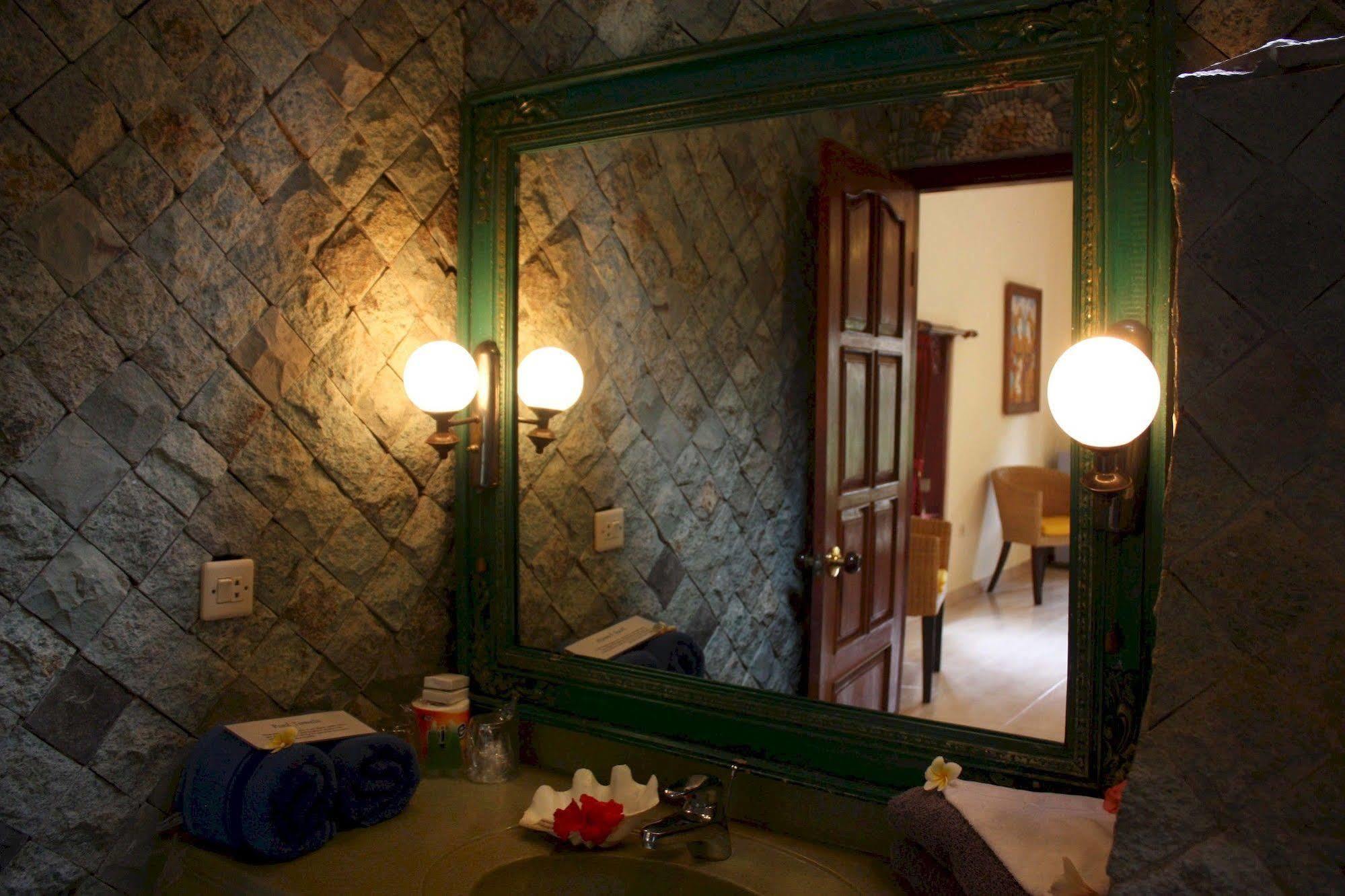 Rambutan Boutique Hotel Ловина Экстерьер фото